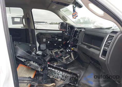 2021 Ram 1500 Classic Tradesman 4X4 5'7 Box из США, поврежденный, VIN 3C6RR7KT5MG714471